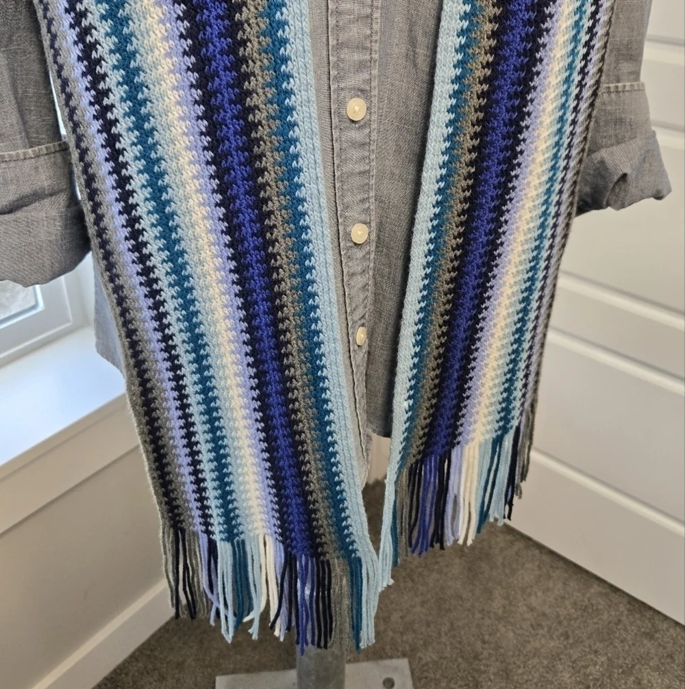 NEW YORK & COMPANY KNITWEAR LONG SCARF FRINGE ENDS BLUE TEAL CROCHET WOMEN OS